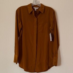 NWT Nine West Woman’s Microfiber feel, hidden Button Down Blouse